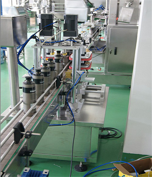 Automatic inline screw capping machine manual caps feeding equipment capper equipment for plastic bottles1