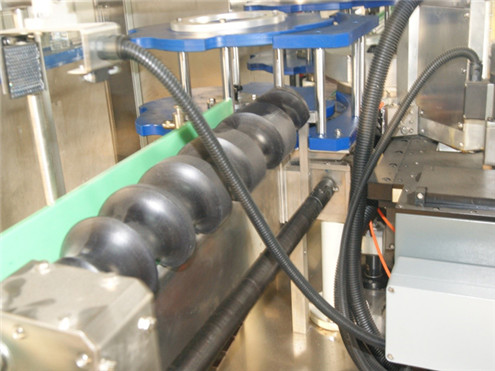 Термоплавкий клейкий этикетировочный автомат линейного типа для круглых пластиковых стеклянных бутылок